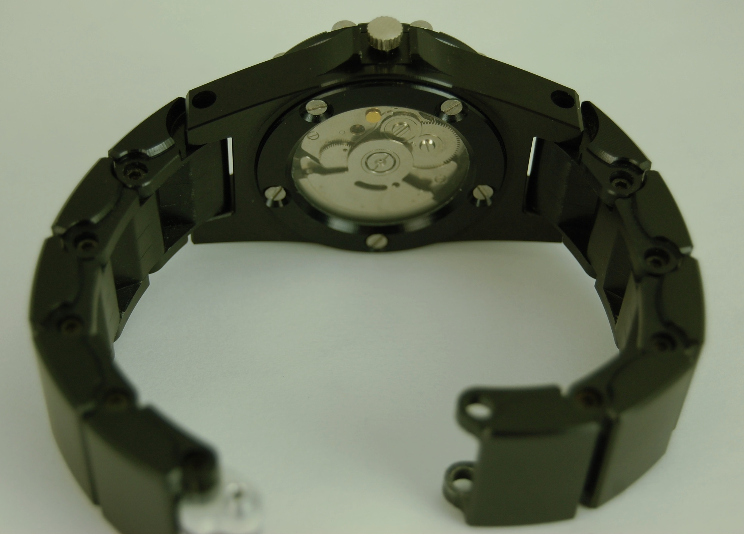 watch-finished-backside-horiz